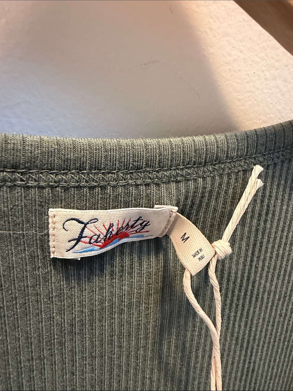 Faherty Freestyle Rib Knit Tee green- size Medium - Picture 3 of 4